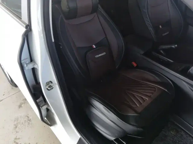 Roewe i5 — Фото автомобиля 24