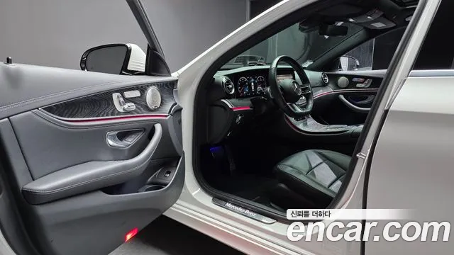 Mercedes-Benz E-Class — Фото автомобиля 9