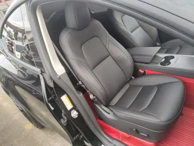 Tesla Model Y — Фото автомобиля 24