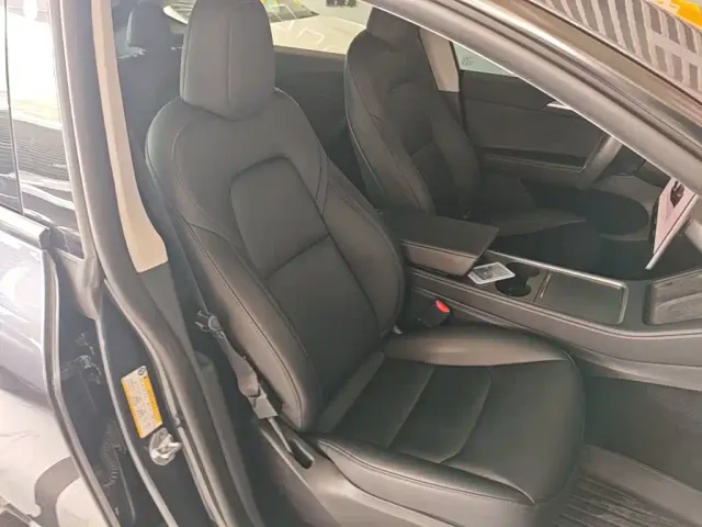 Tesla Model Y — Фото автомобиля 24
