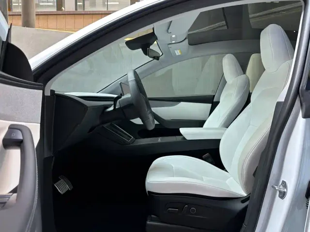 Tesla Model Y — Фото автомобиля 9
