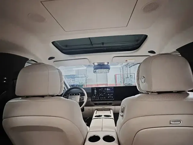 Li Auto MEGA — Фото автомобиля 10
