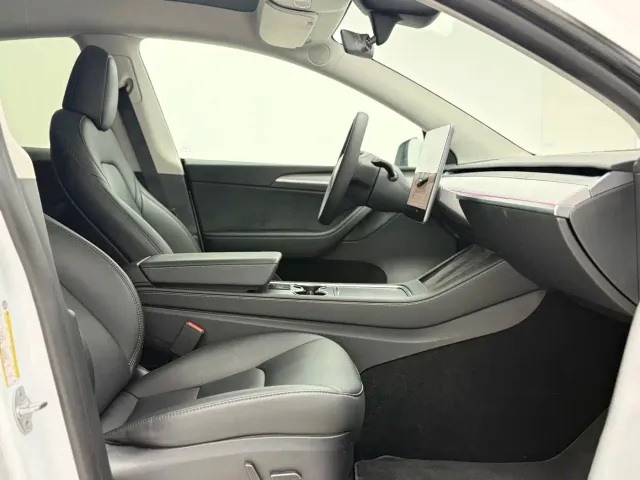 Tesla Model Y — Фото автомобиля 20