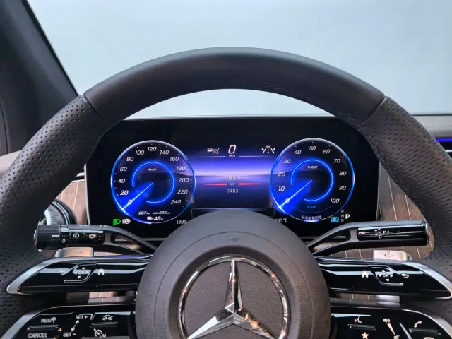 Mercedes-Benz EQE SUV — Фото автомобиля 11