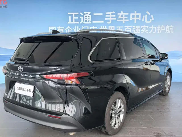 Toyota Sienna — Фото автомобиля 9
