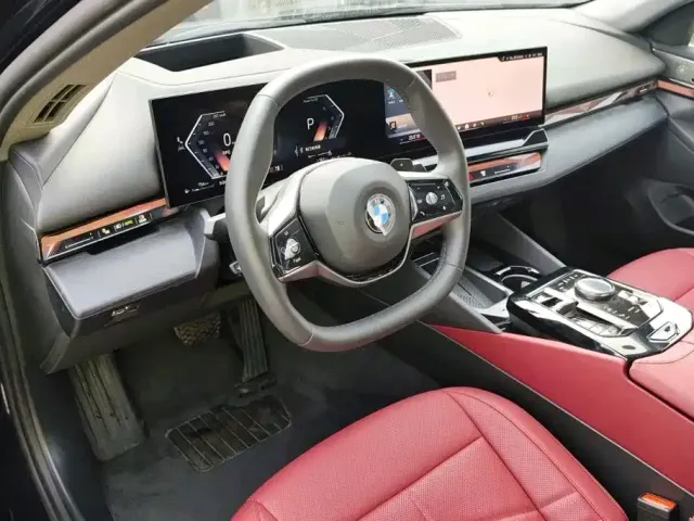 BMW 5 Series — Фото автомобиля 12