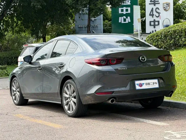 Mazda Axela — Фото автомобиля 4