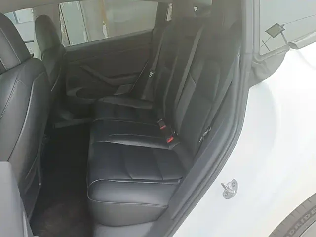 Tesla Model 3 — Фото автомобиля 16
