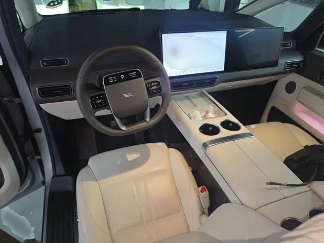 Li Auto MEGA — Фото автомобиля 9