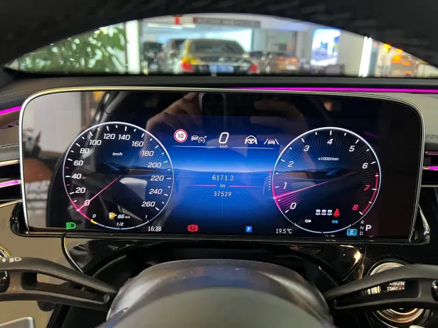 Mercedes-Benz E-Class — Фото автомобиля 10