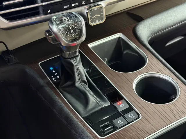 Toyota Granvia — Фото автомобиля 14