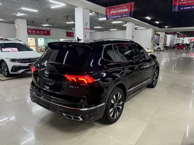 Volkswagen Tiguan L — Фото автомобиля 12