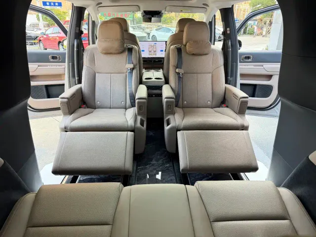 Li Auto MEGA — Фото автомобиля 22