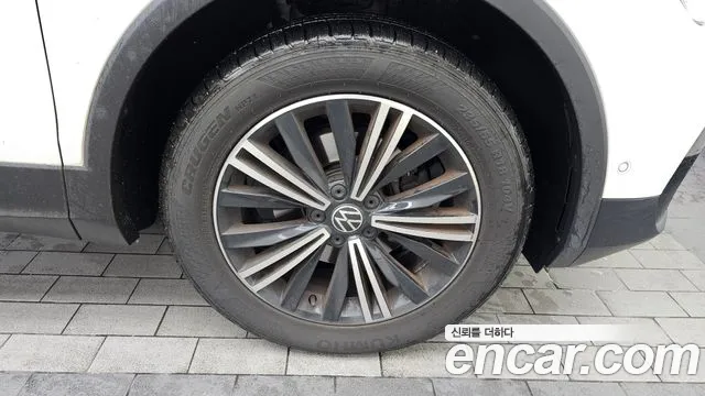 Volkswagen Tiguan Tiguan 2 поколение 2.0 TDI 4Motion Premium — Фото автомобиля 21
