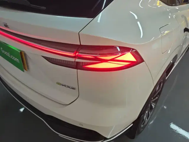 Roewe RX5 — Фото автомобиля 7