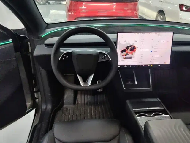 Tesla Model Y L — Фото автомобиля 6
