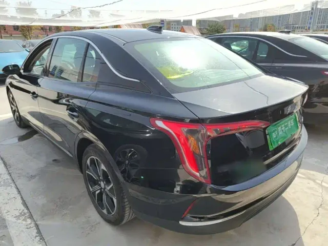 Hongqi E-QM5 — Фото автомобиля 4