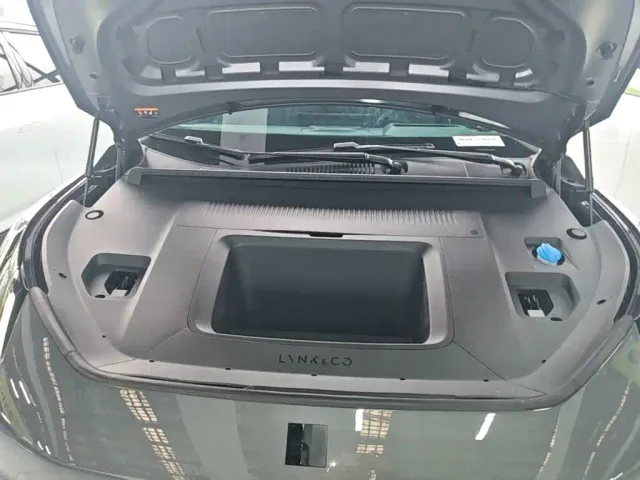 Lynk & Co Z20 — Фото автомобиля 19