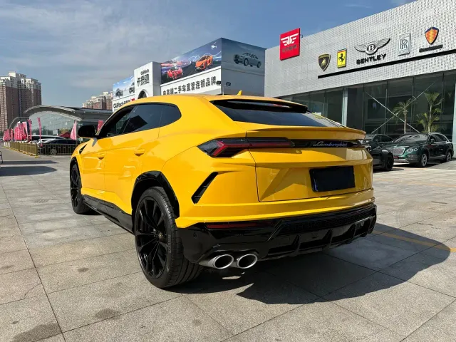 Lamborghini Urus — Фото автомобиля 4