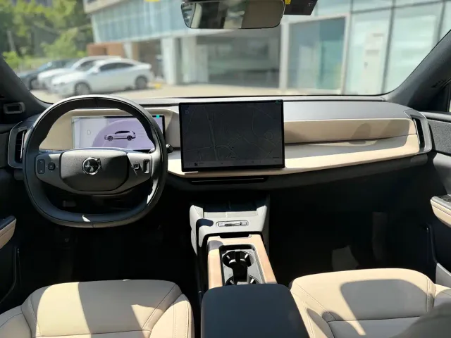 Volvo XC70 Plug-in Hybrid — Фото автомобиля 11