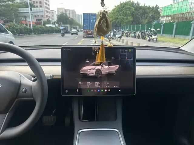 Tesla Model Y — Фото автомобиля 6
