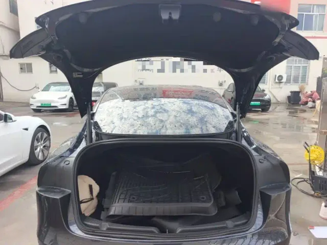 Tesla Model 3 — Фото автомобиля 18