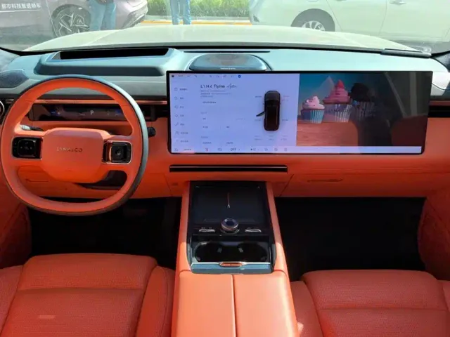 Lynk & Co 900 — Фото автомобиля 12