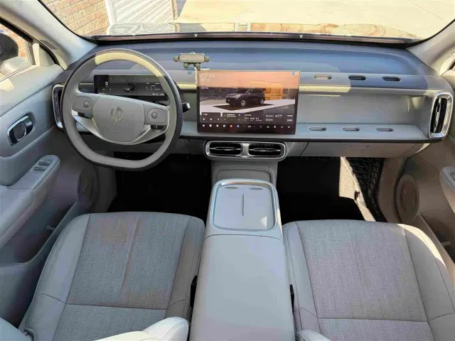 Leapmotor B10 — Фото автомобиля 5
