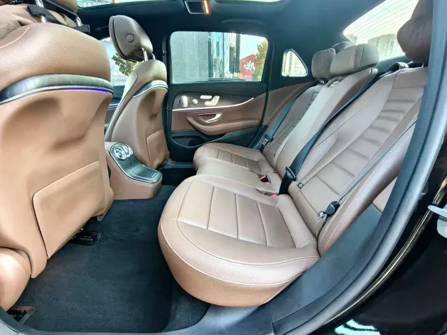 Mercedes-Benz E-Class — Фото автомобиля 16