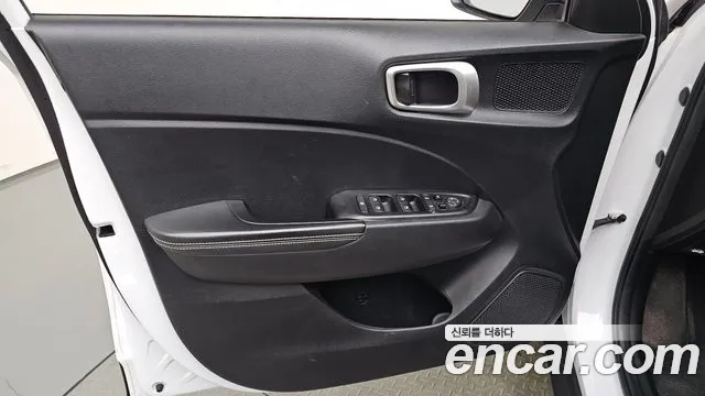 Hyundai Venue — Фото автомобиля 23