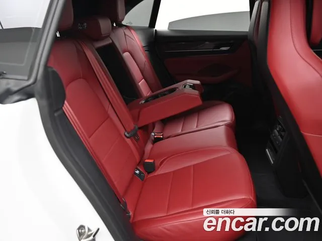 Porsche Macan Electric — Фото автомобиля 12