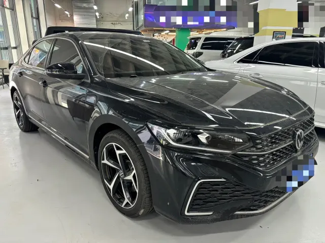 Volkswagen Passat — Фото автомобиля 3