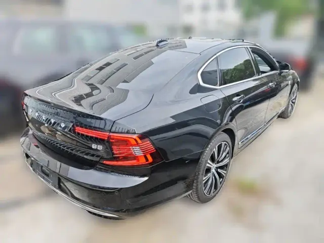 Volvo S90 — Фото автомобиля 9