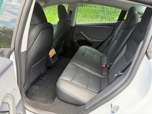 Tesla Model 3 — Фото автомобиля 4