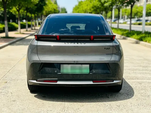 Lynk & Co Z20 — Фото автомобиля 5