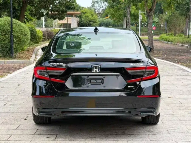 Honda Accord — Фото автомобиля 9
