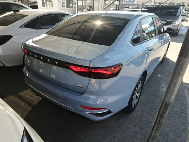 Geely Emgrand — Фото автомобиля 6