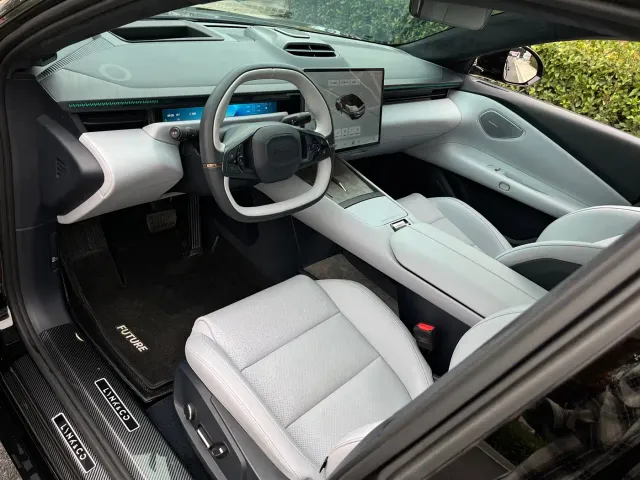 Lynk & Co Z10 — Фото автомобиля 12