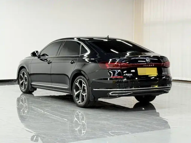 Volkswagen Passat — Фото автомобиля 4