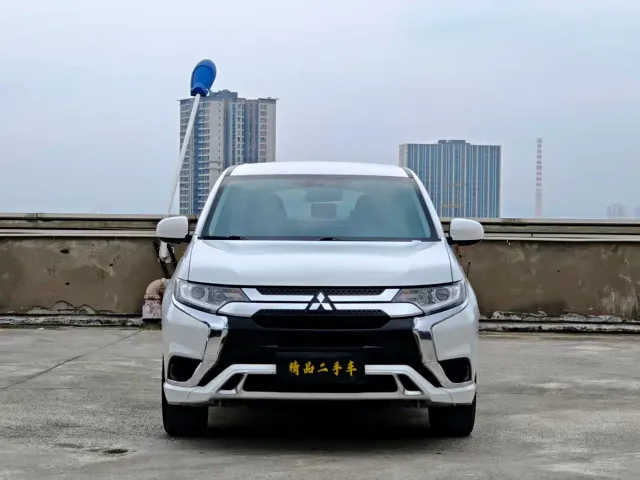 Mitsubishi Outlander — Фото автомобиля 2