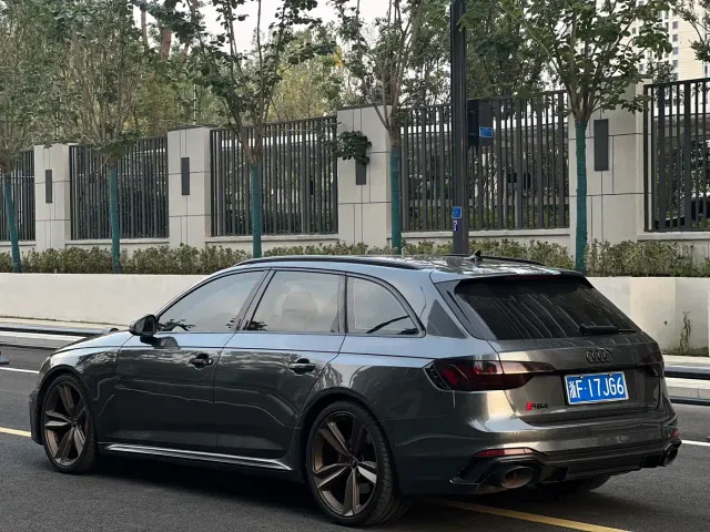 Audi RS 4 — Фото автомобиля 8