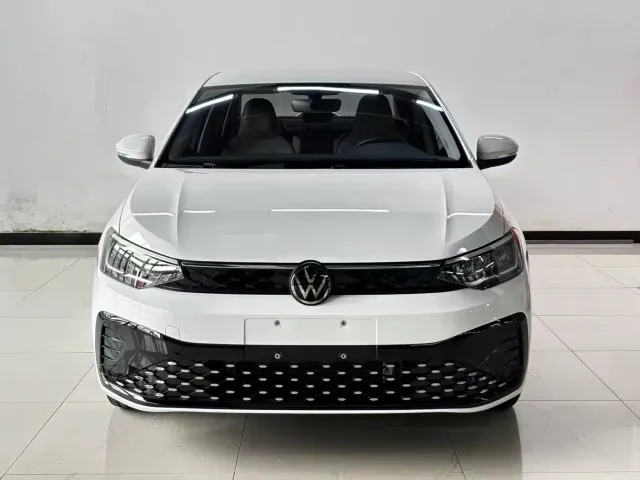 Volkswagen Lavida — Фото автомобиля 10