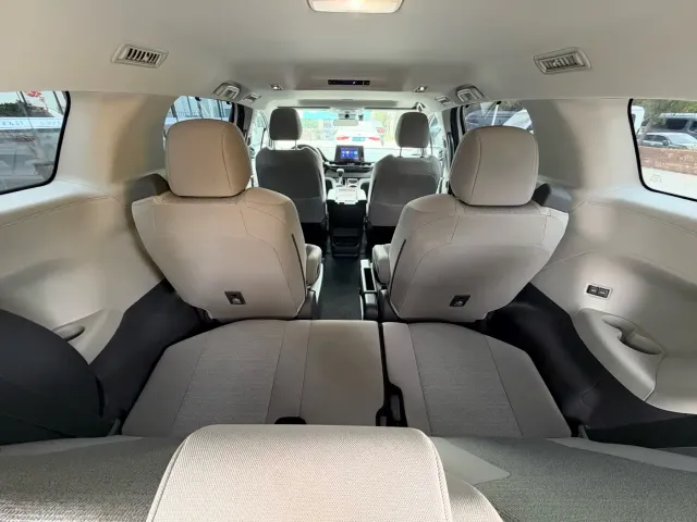 Toyota Sienna — Фото автомобиля 14