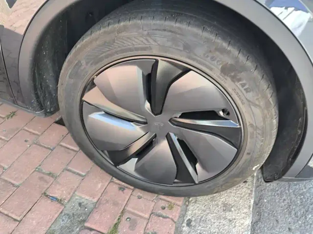 Tesla Model Y — Фото автомобиля 6