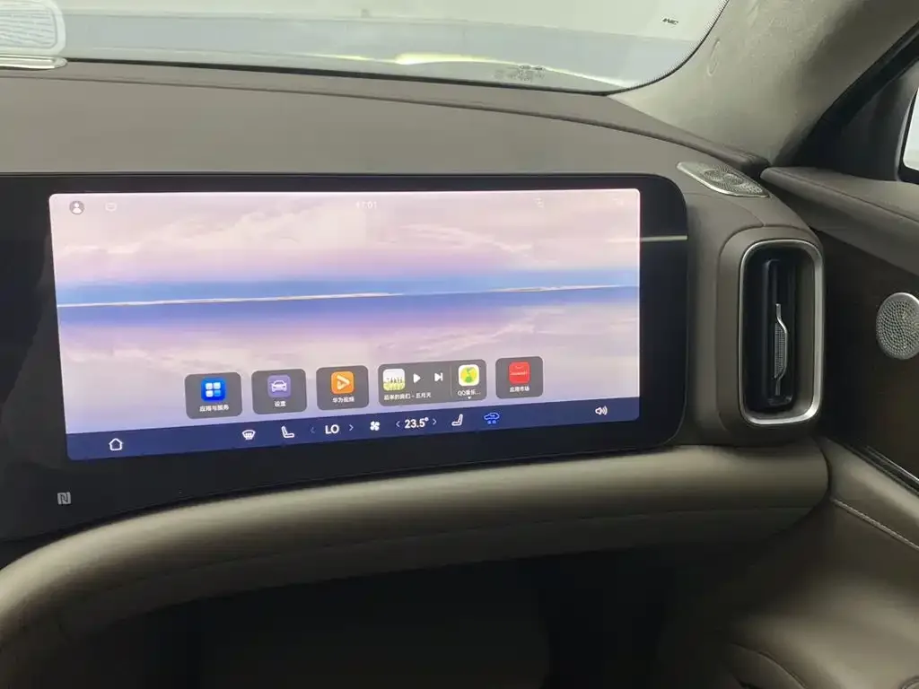AITO Wenjie AITO M9 2025 Extended Range Ultra 52kWh 6-Seater — Фото автомобиля 23