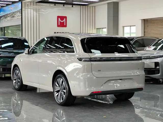 Li Auto L6 — Фото автомобиля 13
