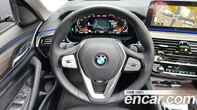 BMW 5-Series 5 серия (G30) 530i xDrive Luxury — Фото автомобиля 4