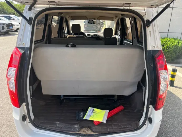 Wuling Hongguang — Фото автомобиля 11