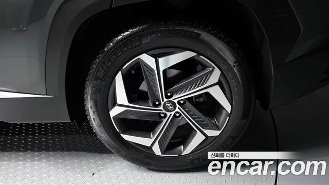 Hyundai Tucson Tucson (NX4) Дизель 2.0 2WD — Фото автомобиля 20