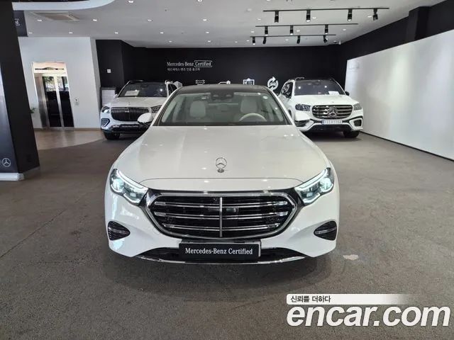 Mercedes-Benz E-Class — Фото автомобиля 4